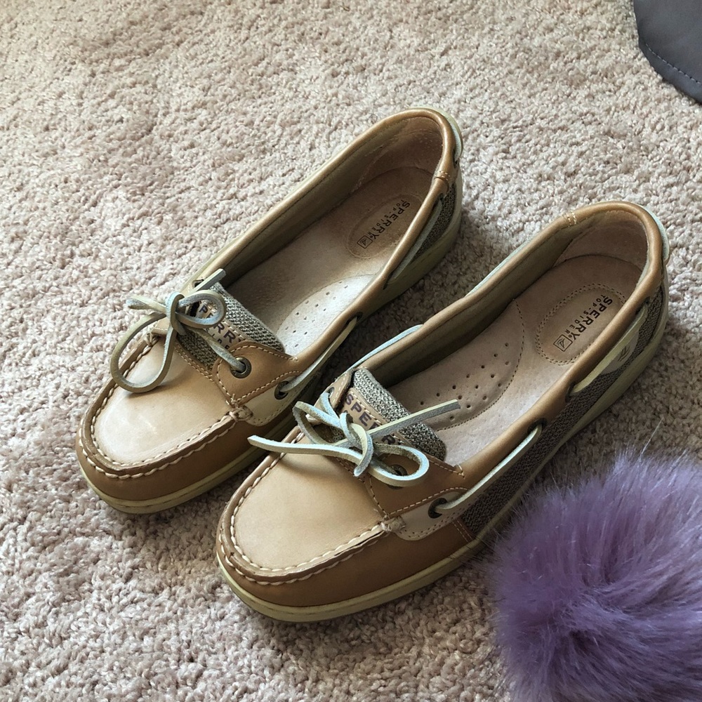 Sperry boat shoes! 🍁